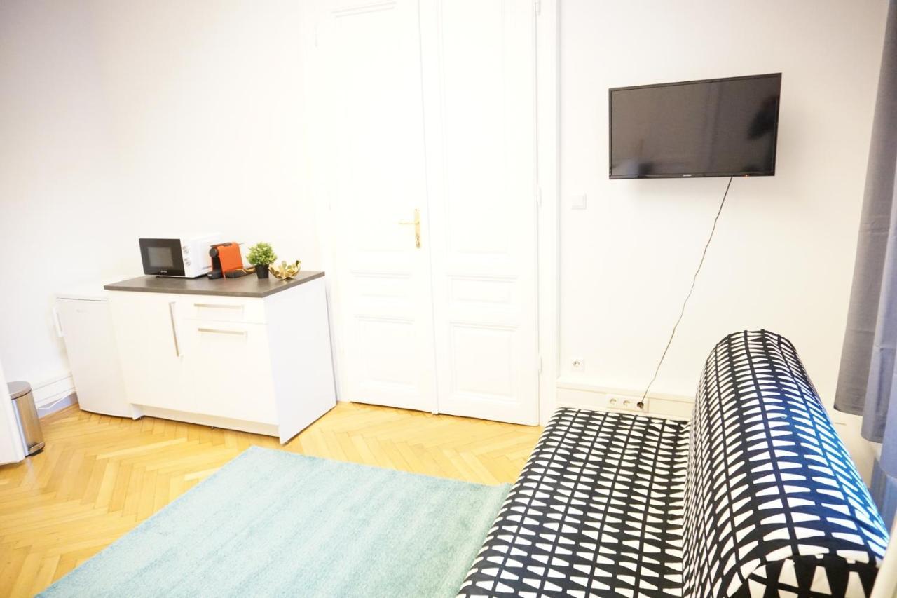 Urban City Apartment Wina Bagian luar foto