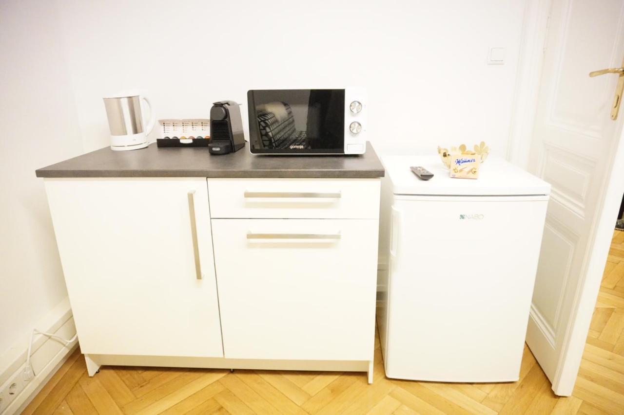Urban City Apartment Wina Bagian luar foto